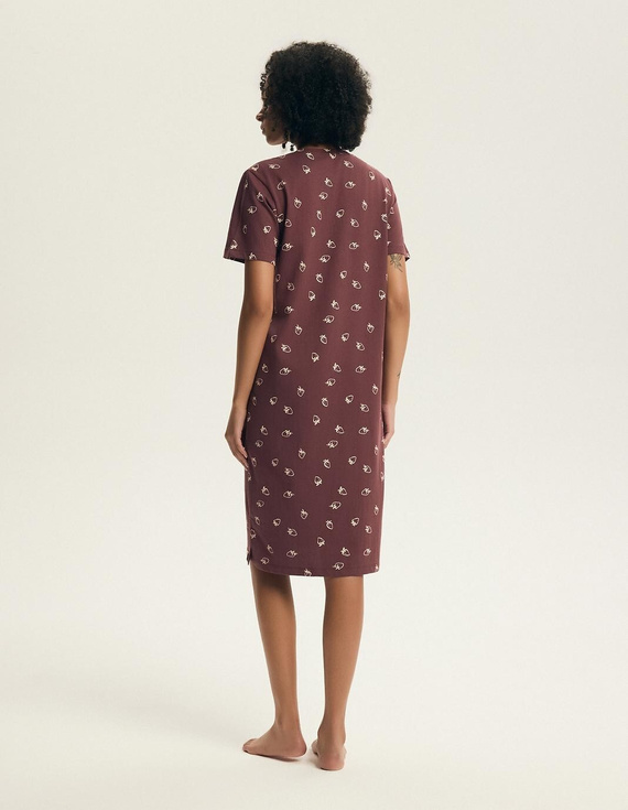 Henderson Evika 45304 női hálóing – pamut, eper mintás