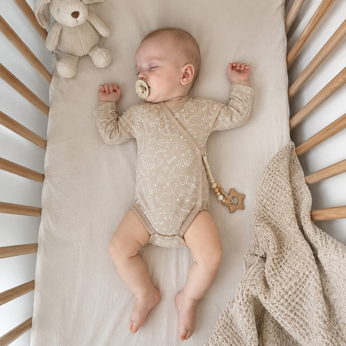 Mamatti BD16526 baba átlapolós body dinoszaurusz mintával, pamut, bézs