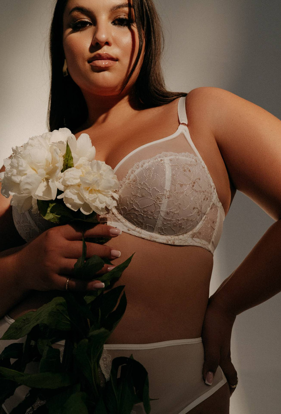 1396 Lily Soft Ava melltartó ekrü