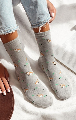 0200-182 Foxes and Leaves Női zokni Milena - pamut - világos melange