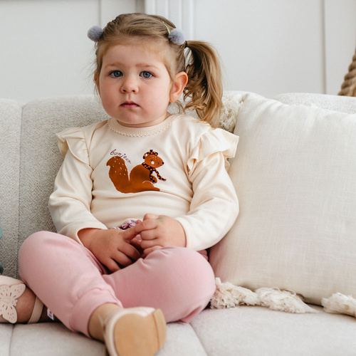 Fluffy Tails Eevi bébi bodysuit - ekrü, hosszú ujjú, vállfodrokkal