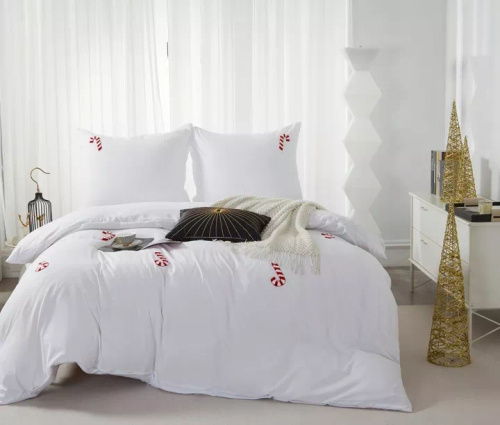 Cuty Candycanes karácsonyi mikroszálas ágynemű Spod Igły i Nitki - fehér, 3D cukornád applikációkkal, cipzáras záródással