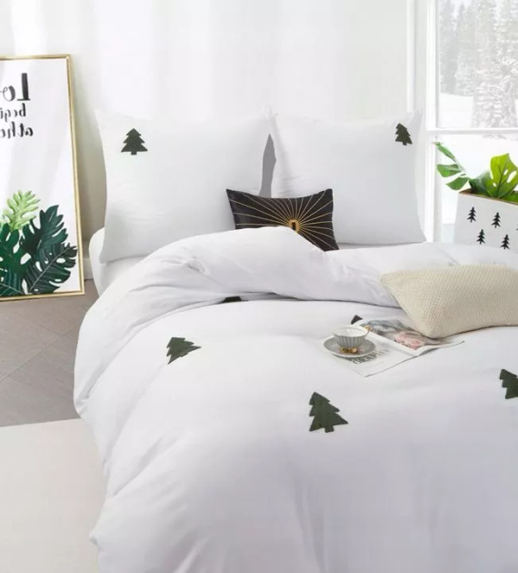 Cuty Christmas mikroszálas karácsonyi ágynemű Spod Igły i Nitki - fehér, 3D applikált zöld karácsonyfával, cipzárral zárható