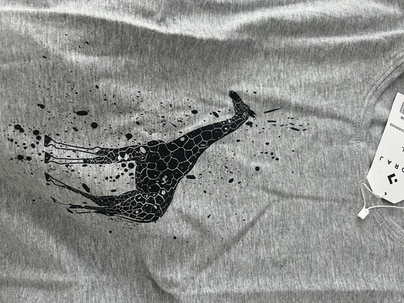 BD1700-008 Moraj női rövid ujjú blúz - szürke, zsiráf