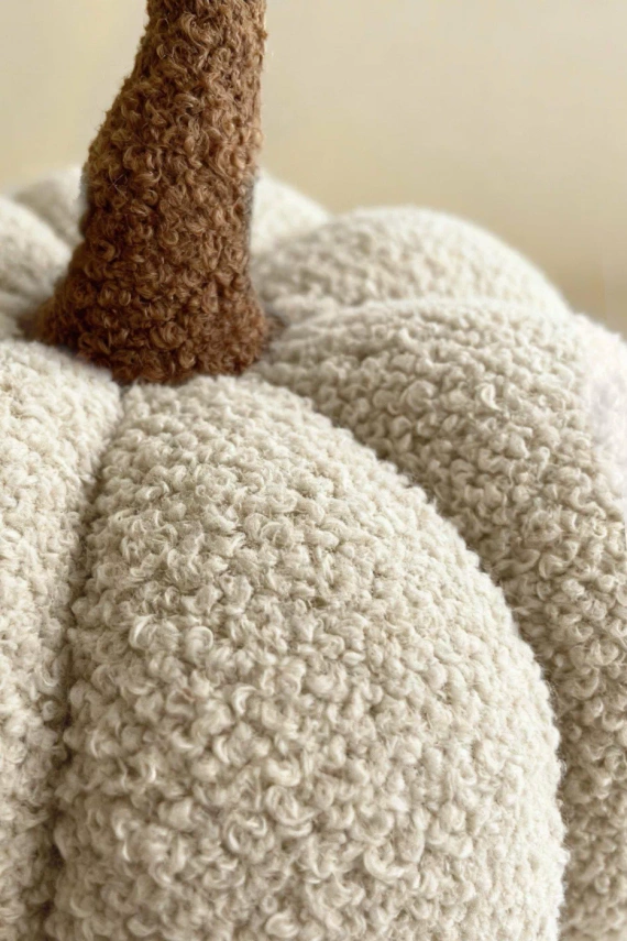 Tök buklé díszpárna Spod Igły i Nitki - bézs, őszi és halloweeni dekoráció