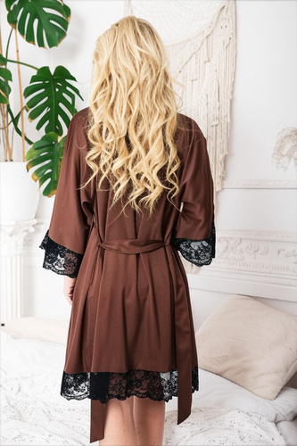 Sumi Kalimo - női szatén köntös csipkével, elegáns barna köntös övvel