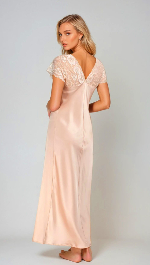 Mactan szatén szlip a Kalimo-tól - hosszú hálóing csipkével, nude színben