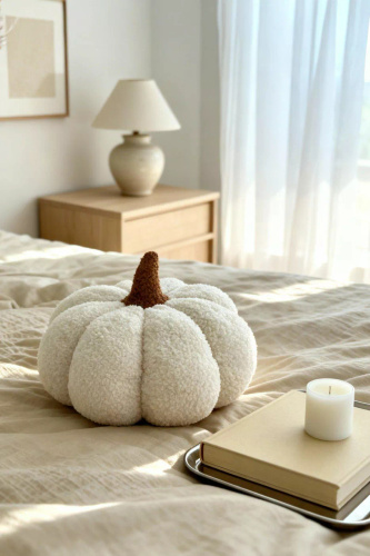 Tök buklé díszpárna Spod Igły i Nitki - fehér, őszi és halloweeni dekoráció