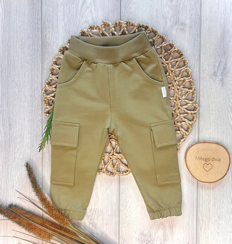 Mamatti SJ09 gyermek joggerek khaki színben – kényelmesek és stílusosak