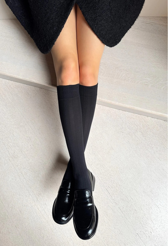 Laura Veneziana nero mikroszálas térdzokni, széles csíkos, nem nyomószegélyes zokni