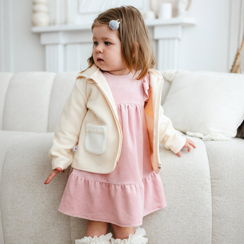 Fluffy Tails Eevi bársony ruha - rózsaszín, vállfodrokkal