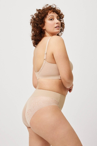 19617 Ysabel Mora női bugyi bézs - csipkés, kényelmes, klasszikus
