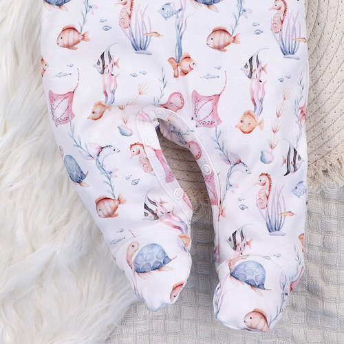 ABN-5480 Víz alatti világ Nini baba hálóruha - organikus pamut, zárt lábakkal