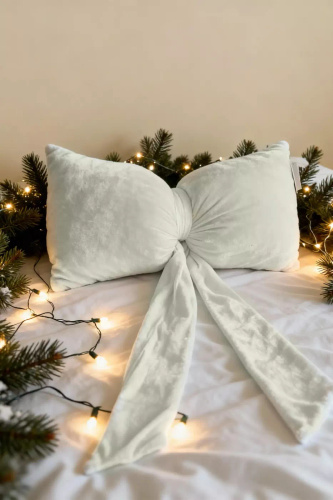 Karácsonyi Cocard párna 40x23 Spod Igły i Nitki - krémszínű bársony párna, Öko-Tex tanúsítvánnyal