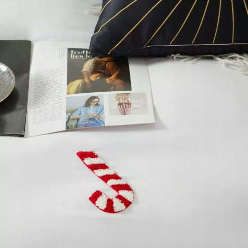 Cuty Candycanes karácsonyi mikroszálas ágynemű Spod Igły i Nitki - fehér, 3D cukornád applikációkkal, cipzáras záródással