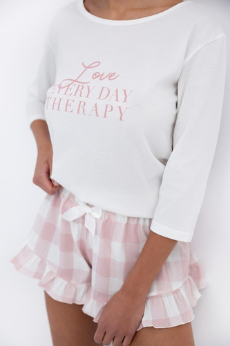 Emily Sensis - Női pamut pizsama | 3/4-es ing és kockás rövidnadrág fodros szegéllyel