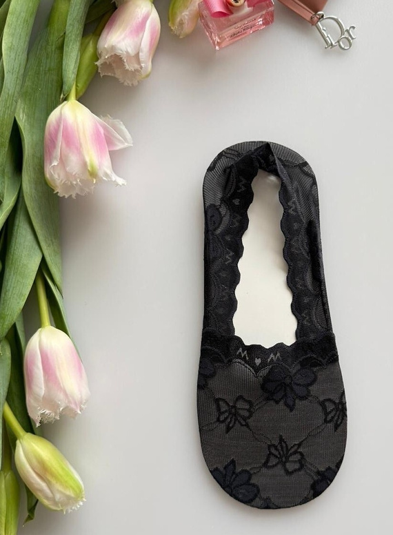 Könnyű és rugalmas balerina zokni, amely védi a lábat a kidörzsölődéstől és stabilan a helyén marad. Kényelmes megoldás minden napra – próbáld ki.