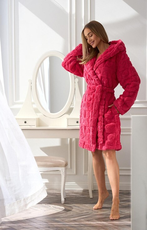 2553 Valentina Női rövid női köntös L&L kapucnival és zsebekkel - málnaszínű