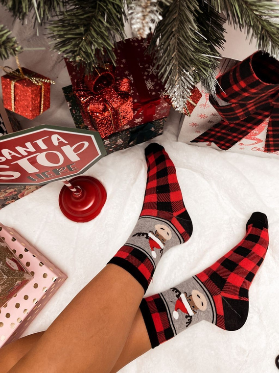 1283.001 Checkered and Reindeer - női karácsonyi zokni Milena, piros