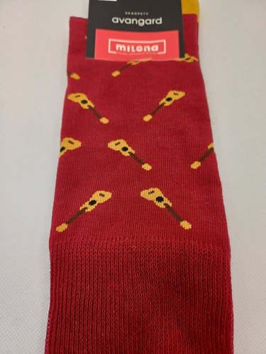 Férfi zokni Milena Avangard 0125-122 - Small Guitars | Pamut, nem nyomott, lengyel gyártmány - bordóbarna színű