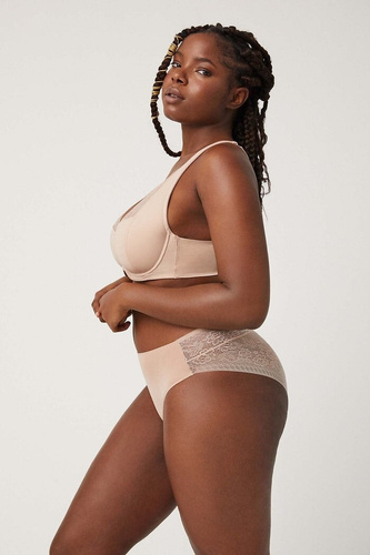 19671 Ysabel Mora bézs színű bugyi - csipkés, nőies, kényelmes