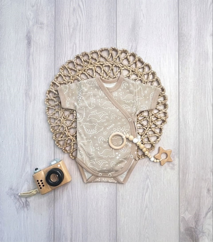 Mamatti BK16525 átlapolós baba body dinoszaurusz mintával, rövid ujjú