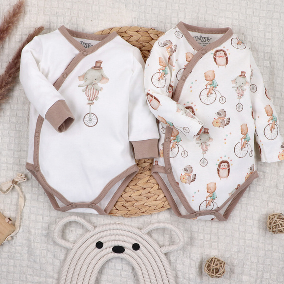 ABN-5582 Circus bébi borítékos bodysuit by Nini - 100% organikus pamut, nikkelmentes kötőelemek, Lengyelországban készült