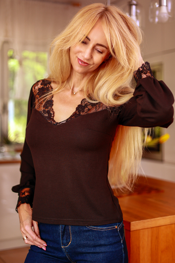 Laila - elegáns női blúz viszkózból csipkével | lengyel gyártó Mirale