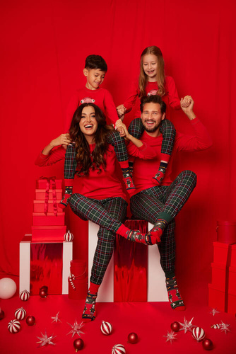 Fogo Férfi pizsama hosszú ujjú, hosszú nadrág olasz divat - piros/print