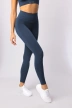sötétkék leggings.