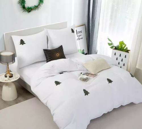 Cuty Christmas mikroszálas karácsonyi ágynemű Spod Igły i Nitki - fehér, 3D applikált zöld karácsonyfával, cipzárral zárható