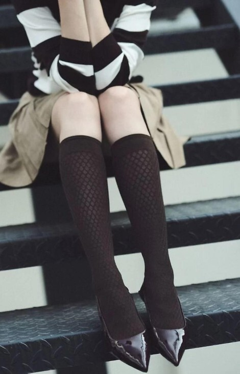 606 Glam Térdzokni 40 den Gabriella chocco - geometriai mintás, puha és rugalmas