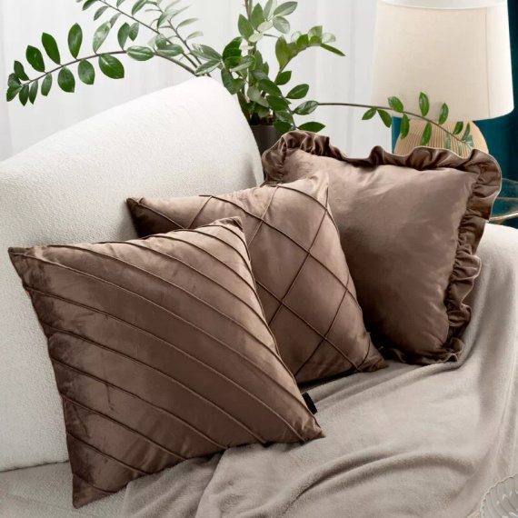 Brenda 45x45 zsályazöld bársony párnahuzat fodorral dark beige