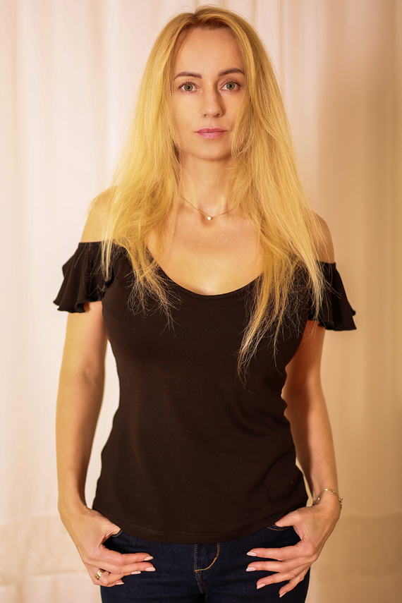 Vera Női blúz Mirale - nyitott váll, fodros, viszkóz - fekete