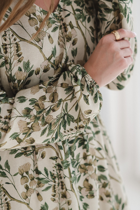 Lovely Dress Midi Milk&Love zöld virágokban - kismama és szoptatós ruha vászonból, elegáns szabás, szoptatós cipzárral