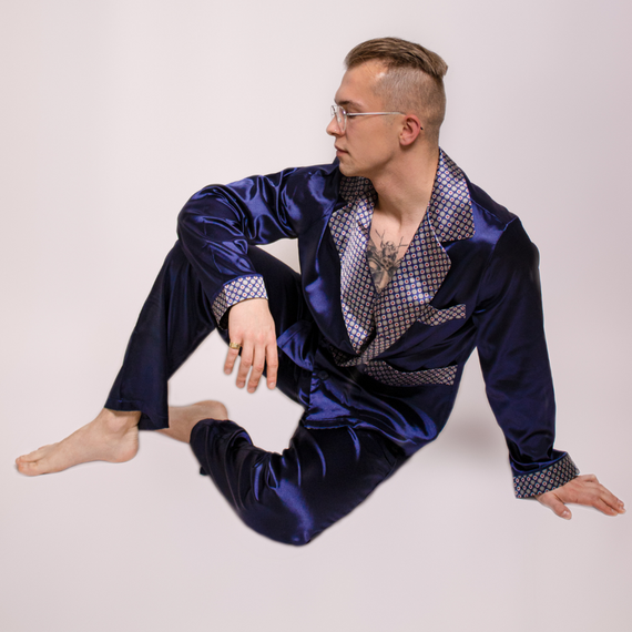 939 Férfi szatén pizsama - tengerészkék