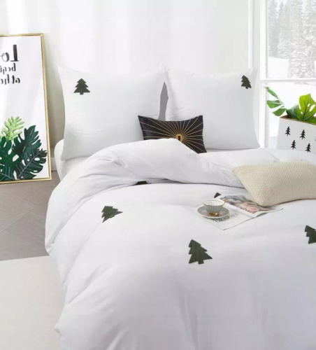 Cuty Christmas mikroszálas karácsonyi ágynemű Spod Igły i Nitki - fehér, 3D applikált zöld karácsonyfával, cipzárral zárható