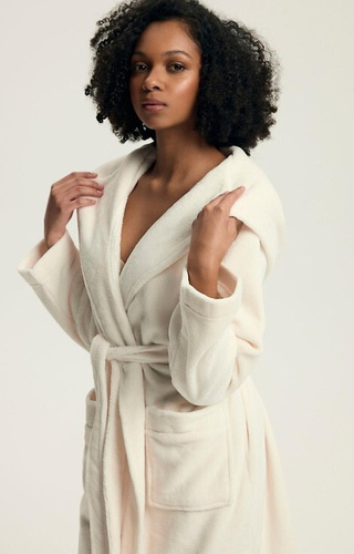 43599 Darlan Női kapucnis köntös Henderson krém - puha, könnyű, térd alá érő, térdig érő