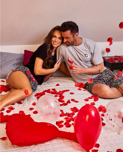 326/206 Cornette Love Symbols Férfi pizsama - Pamut | Rövid ujjú + rövidnadrág | Kényelem és stílus | Tökéletes Valentin napra