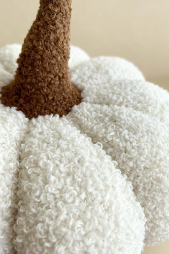 Tök buklé díszpárna Spod Igły i Nitki - fehér, őszi és halloweeni dekoráció