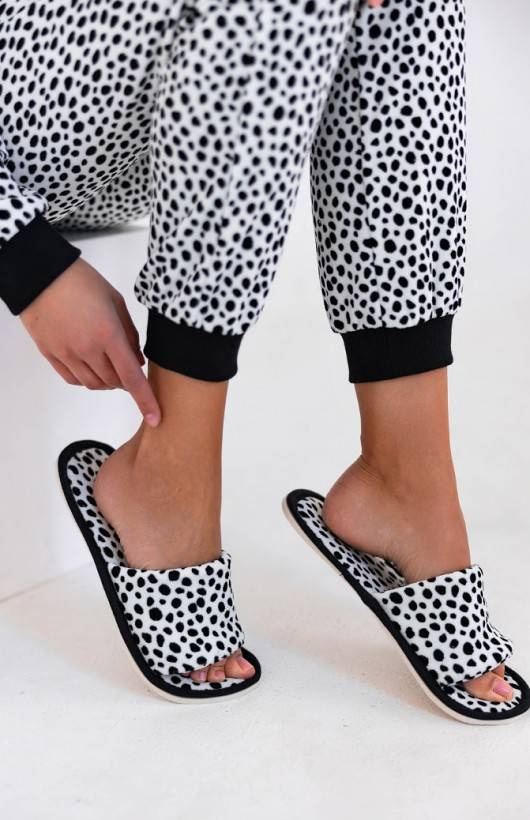 Cruella női tréningruha bársony Sensis fehér-fekete színben