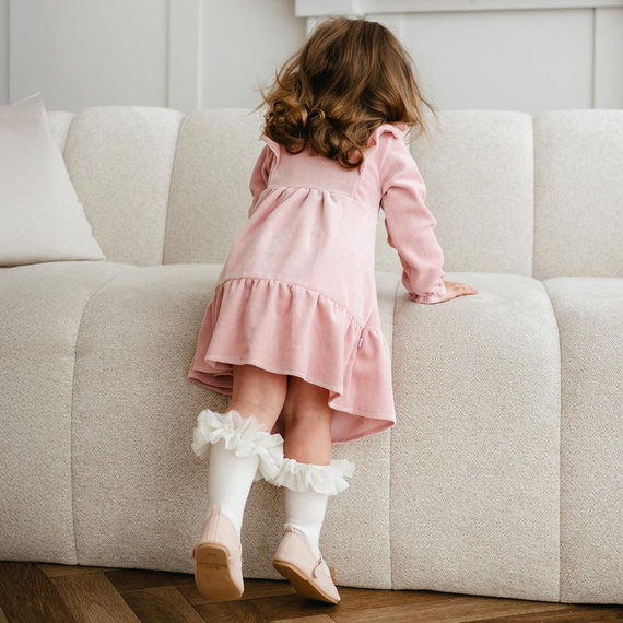 Fluffy Tails Eevi bársony ruha - rózsaszín, vállfodrokkal