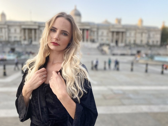 457 Milagros Női rövid Forex köntös - fekete