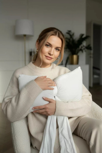 Karácsonyi Cocard párna 40x23 Spod Igły i Nitki - krémszínű bársony párna, Öko-Tex tanúsítvánnyal