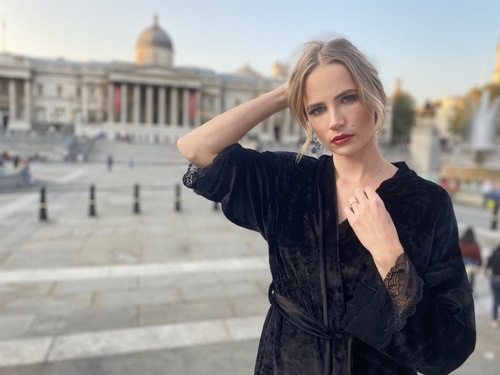 457 Milagros Női rövid Forex köntös - fekete