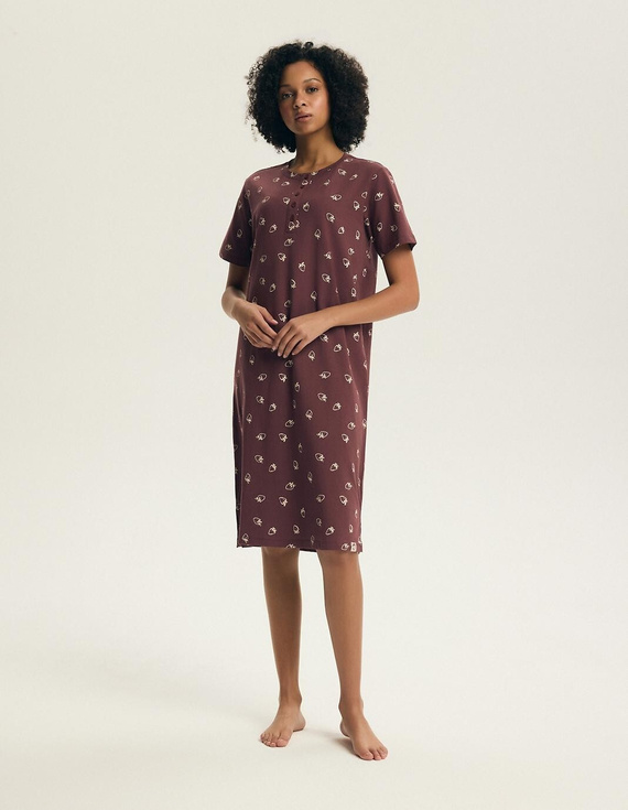 Henderson Evika 45304 női hálóing – pamut, eper mintás